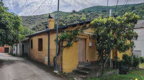 Casa de piedra de planta baja con jardin, huerto y 26Ha de terrenos