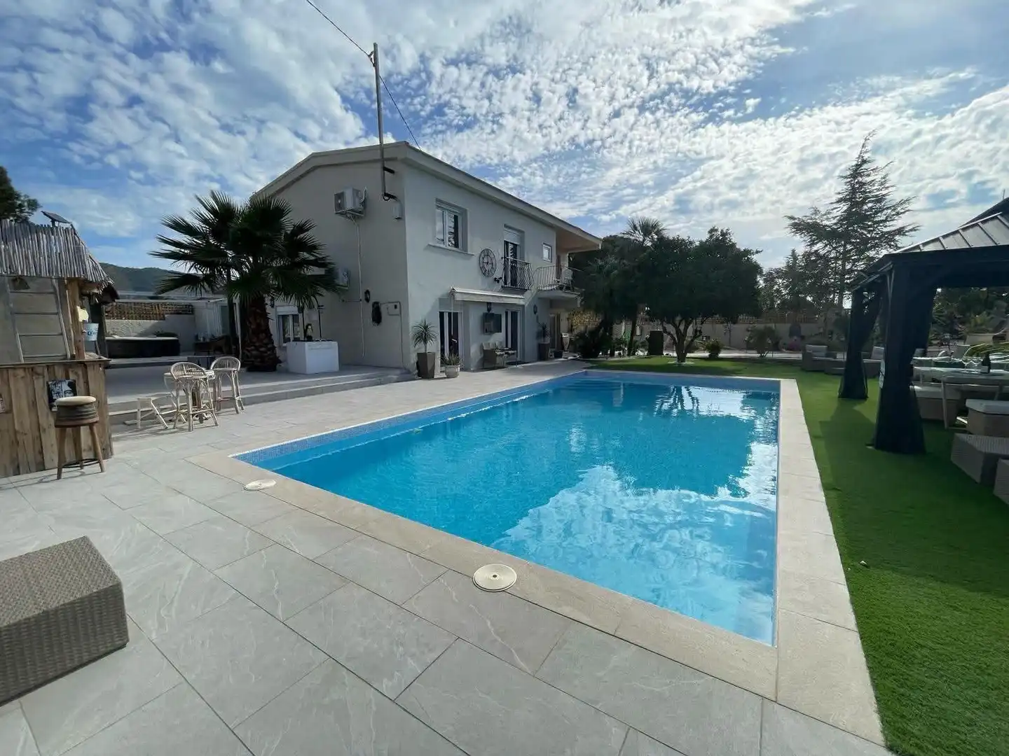 Piscina de Casa o chalet de alquiler en Benidorm con Aire acondicionado, Calefacción y Jardín privado