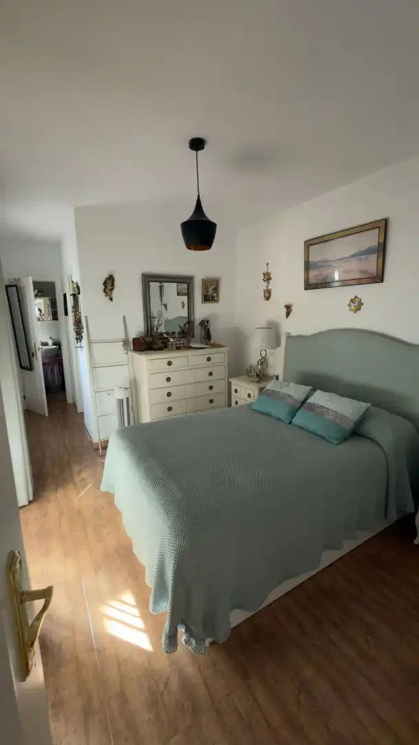 Dormitori de Casa o xalet en venda en Sevilla amb Aire condicionat i Moblat