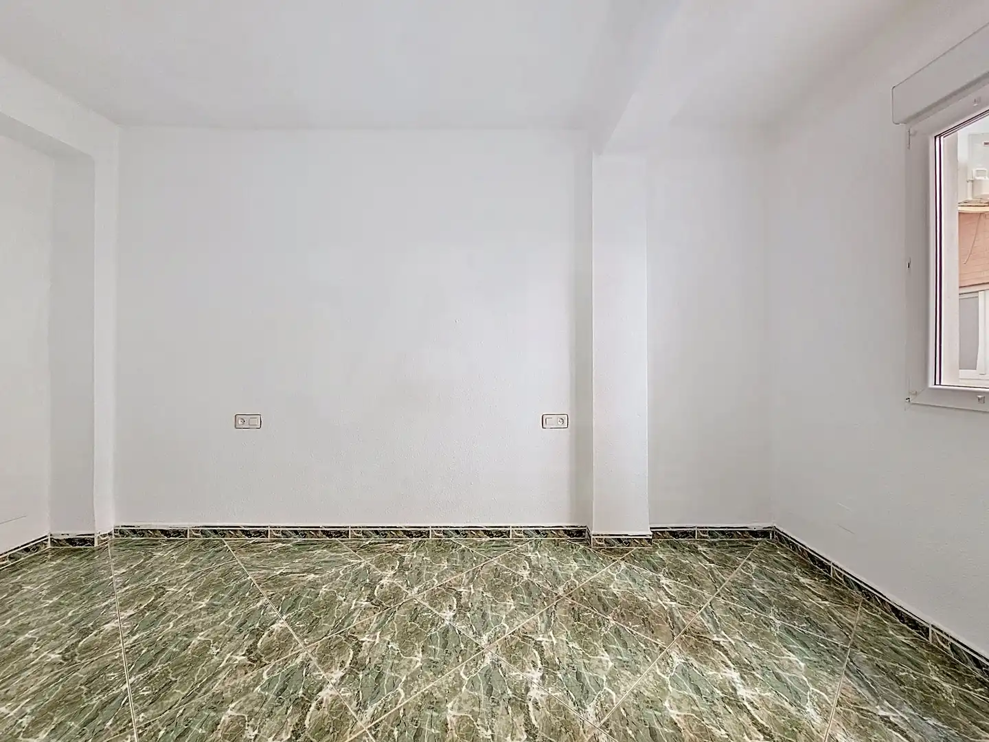Flat for sale in Granada  with Heating