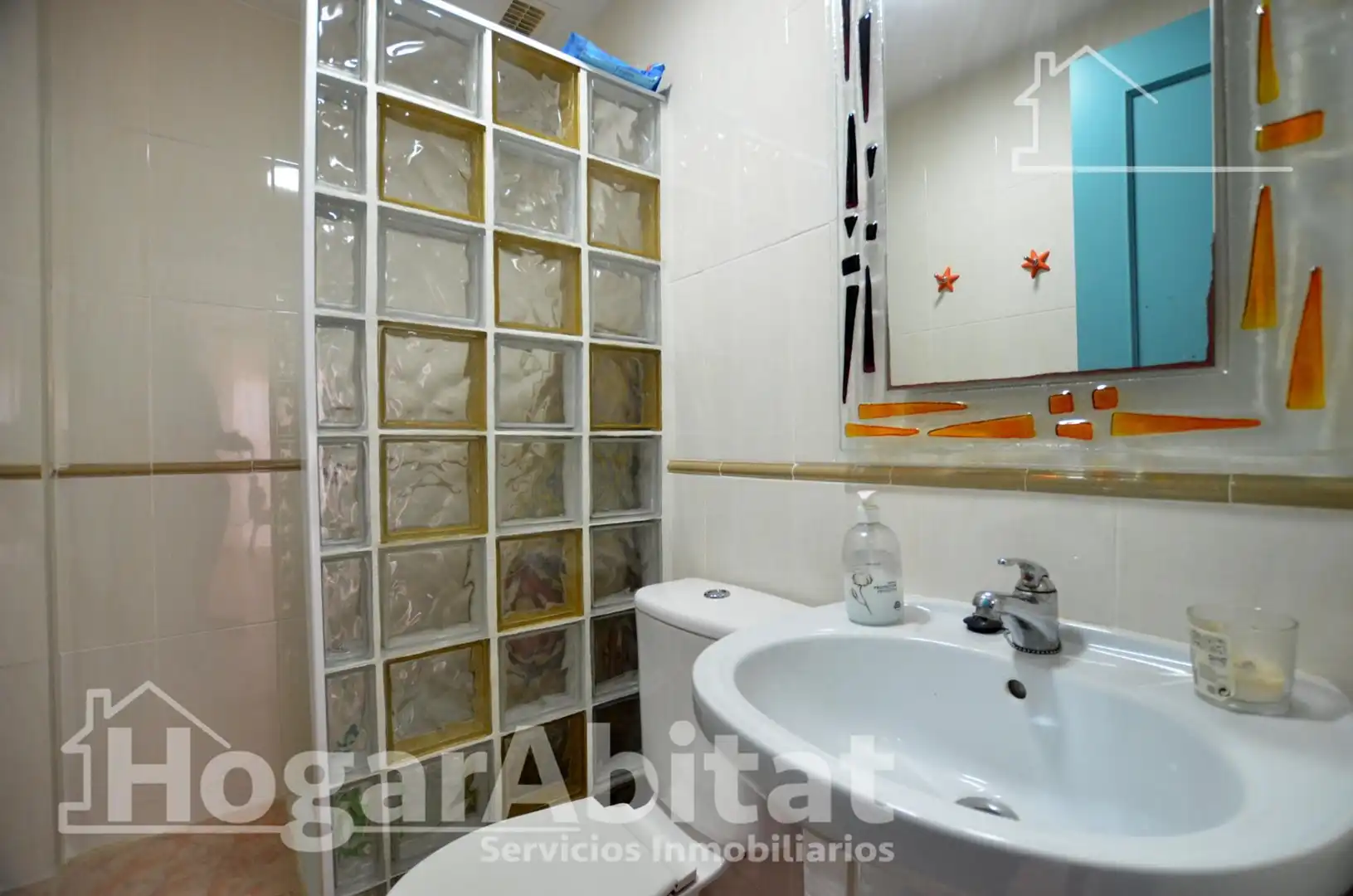 Badezimmer von Einfamilien-Reihenhaus zum Verkauf in Cullera mit Privatgarten, Terrasse und Abstellraum