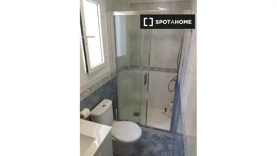 Baño de Piso para compartir en Zaragoza con Aire acondicionado, Calefacción y Amueblado