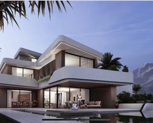 Vista exterior de Casa o xalet en venda en Marbella amb Aire condicionat, Calefacció i Jardí privat