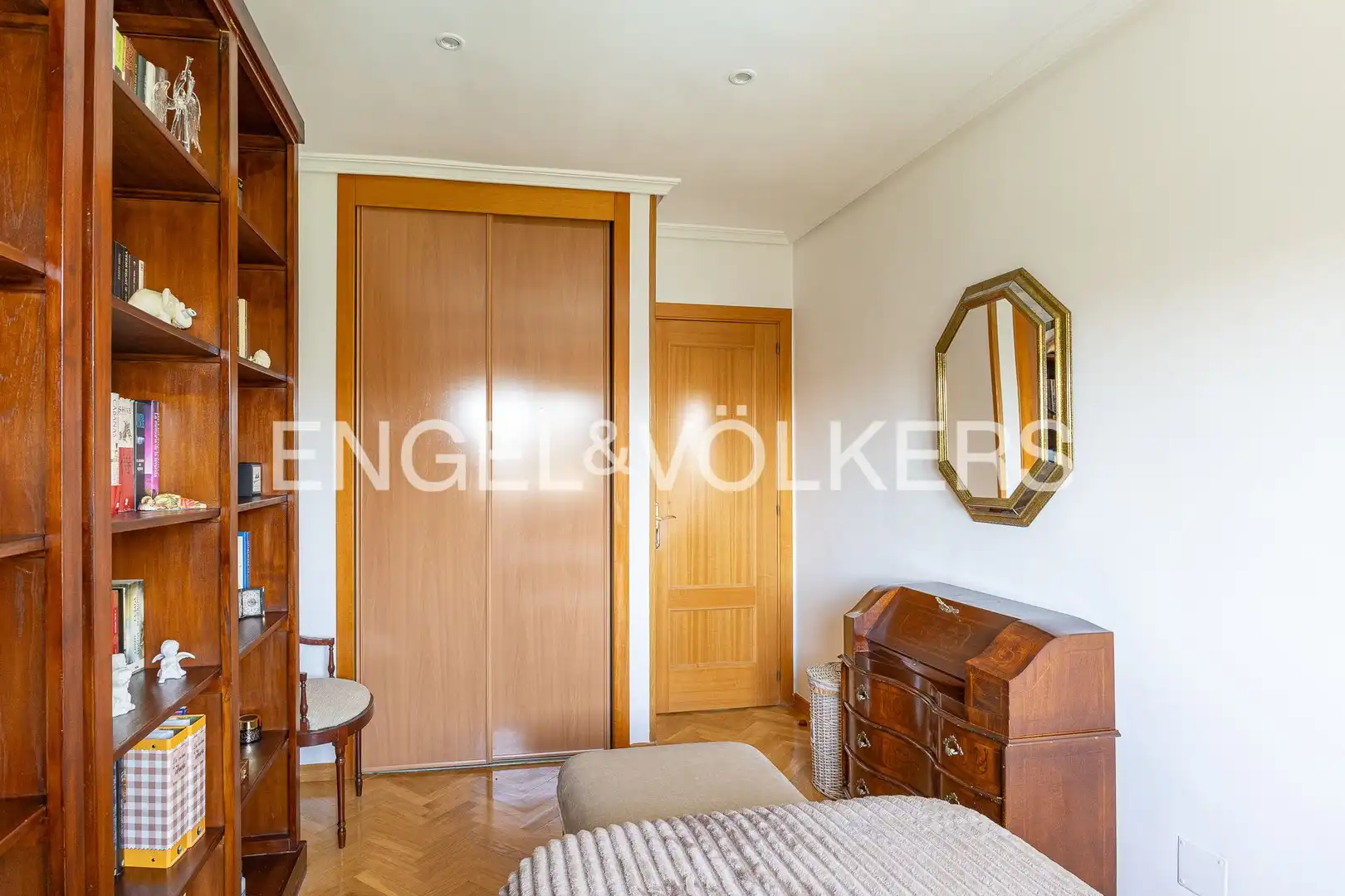 Bedroom of Attic for sale in Pozuelo de Alarcón  with Air Conditioner, Heating and Balcony