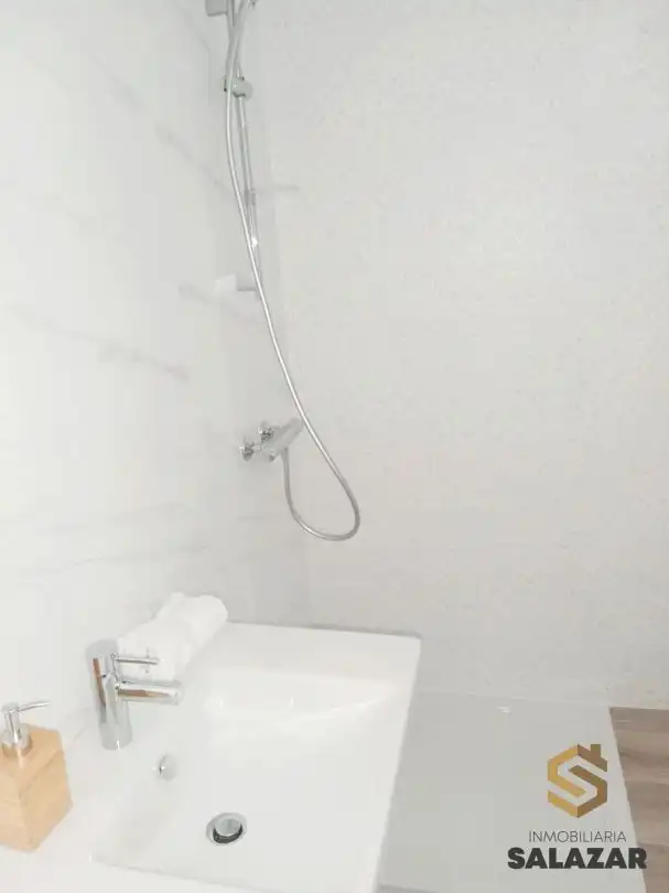 Baño de Ático de alquiler en Bilbao  con Calefacción, Jardín privado y Terraza