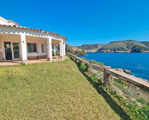 Vista exterior de Casa o xalet en venda en L'Escala amb Aire condicionat, Terrassa i Balcó