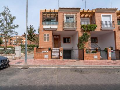 Exterior view of Single-family semi-detached for sale in  Almería Capital  with Air Conditioner and Terrace