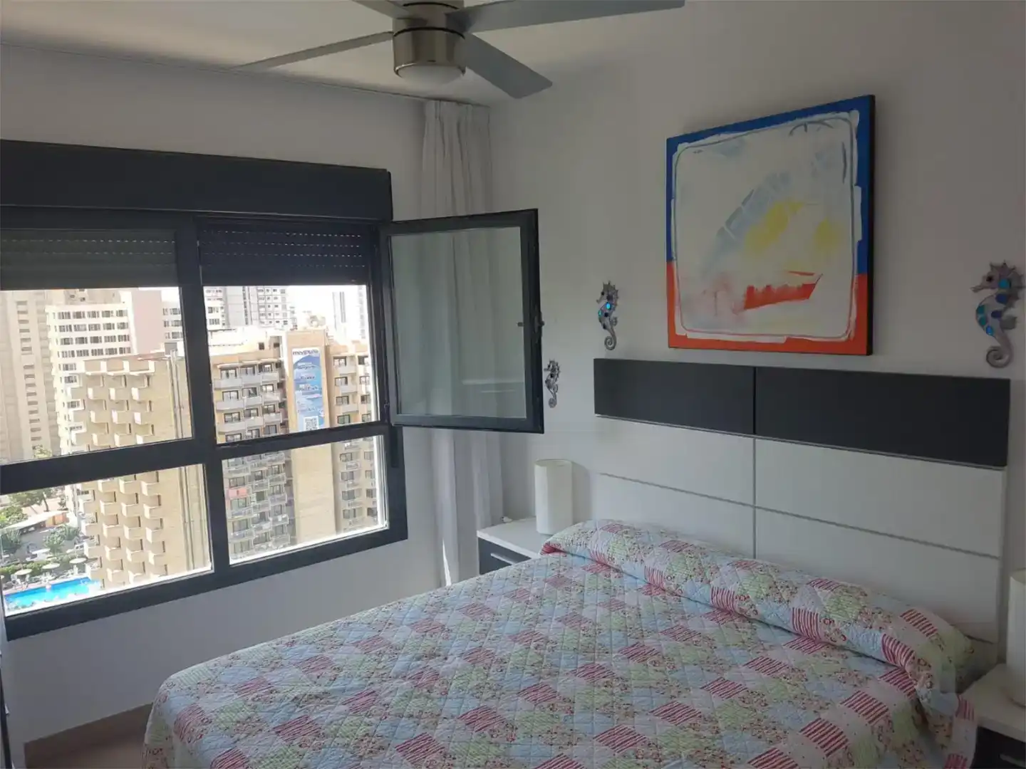 Schlafzimmer von Wohnungen zur Miete in Benidorm mit Schwimmbad und Balkon