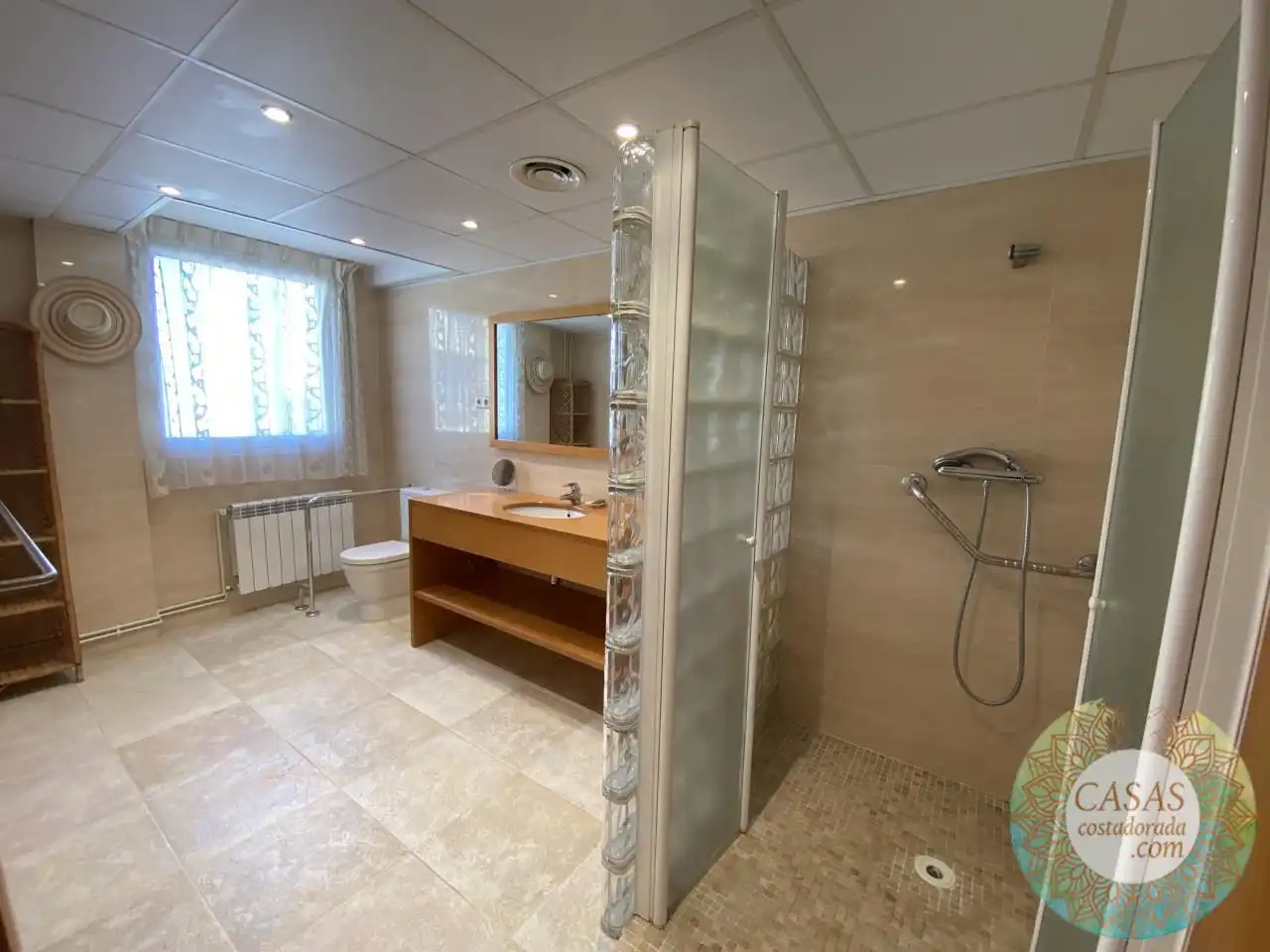 Badezimmer von Dachboden zum Verkauf in L'Ametlla de Mar  mit Klimaanlage und Abstellraum