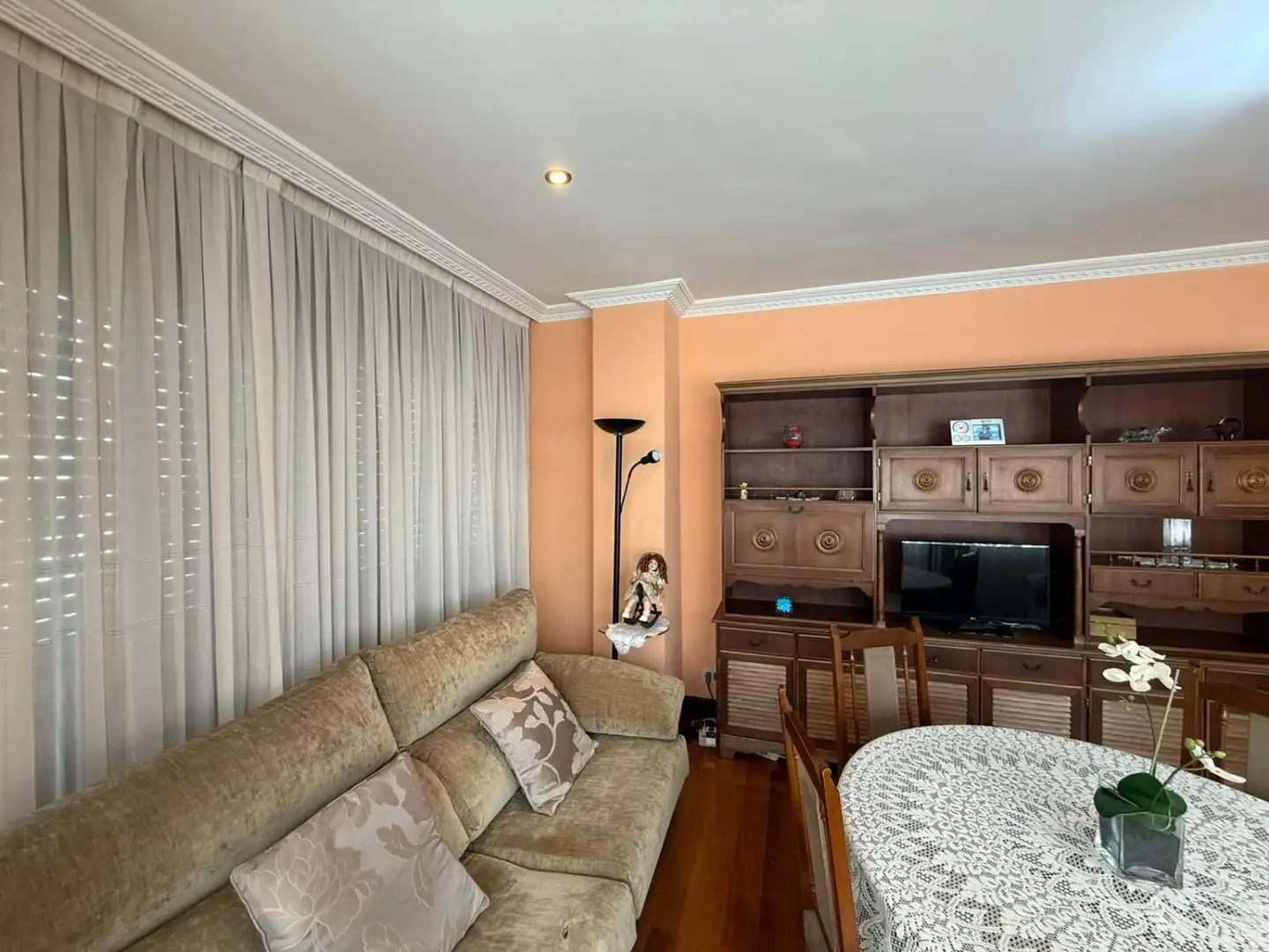 Sala de estar de Piso en venta en Castro-Urdiales con Calefacción