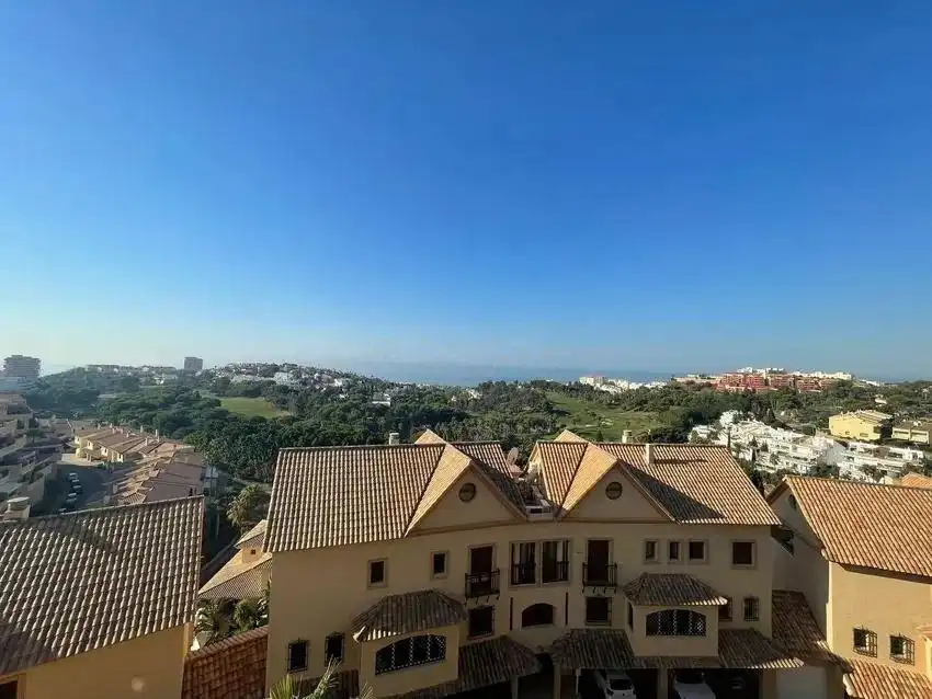Flat with pool for sale in Torrequebrada, imagen 3