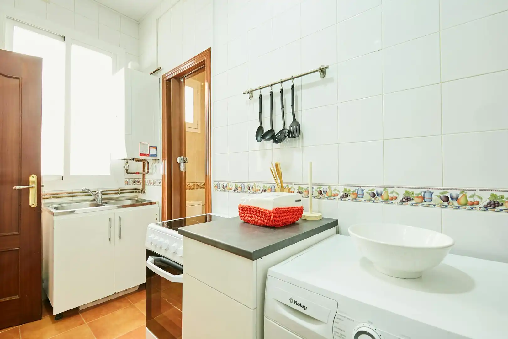 Kitchen of Flat for rent in Madrid  with Heating, Furnished and Washing machine