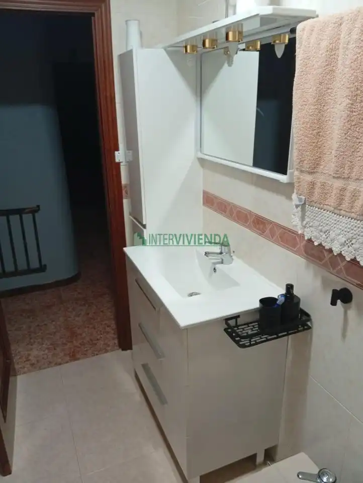 Bany de Casa adosada en venda en Vigo  amb Terrassa, Traster i Balcó