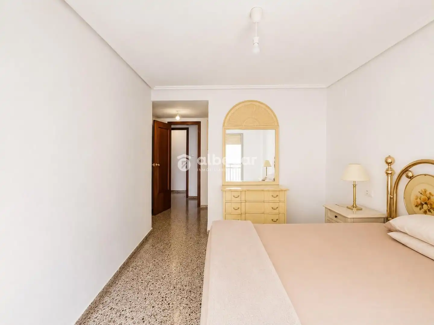 Habitación de Piso en venta en Valencia con Terraza, Horno y Balcón