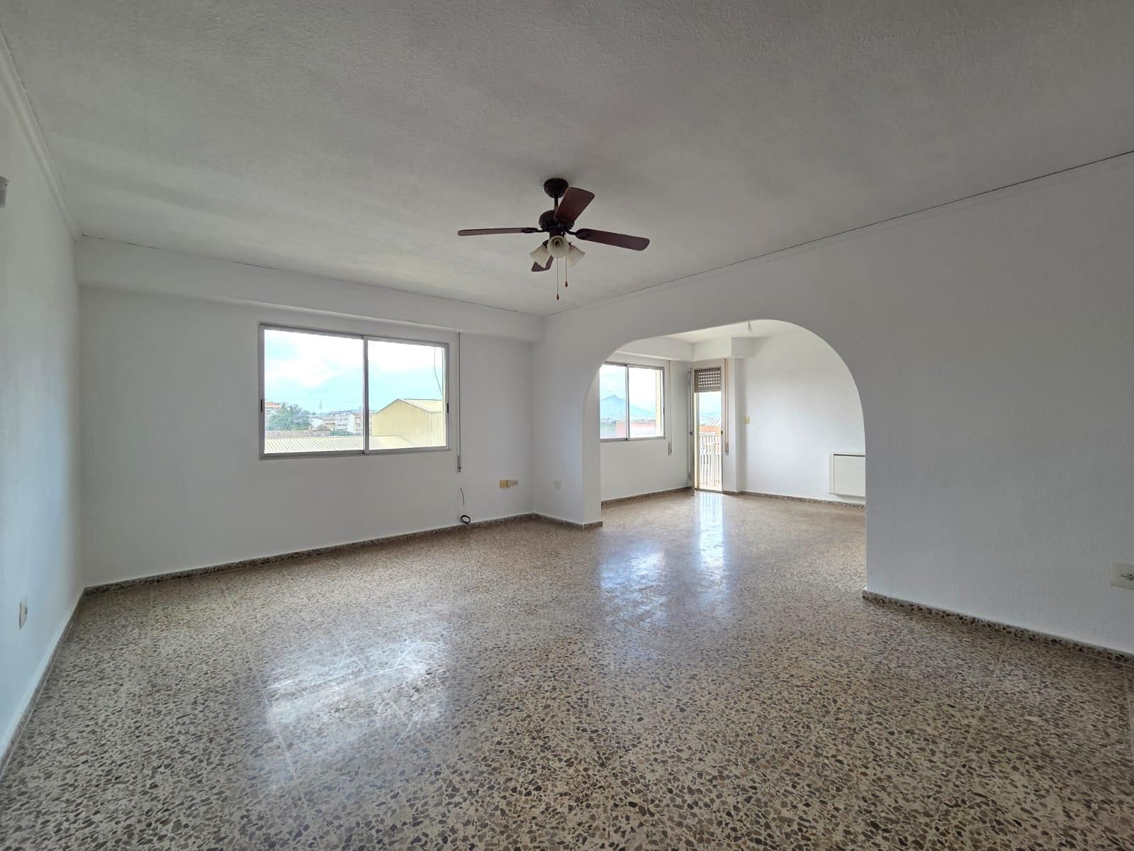 Sala d'estar de Pis en venda en Miramar amb Balcó