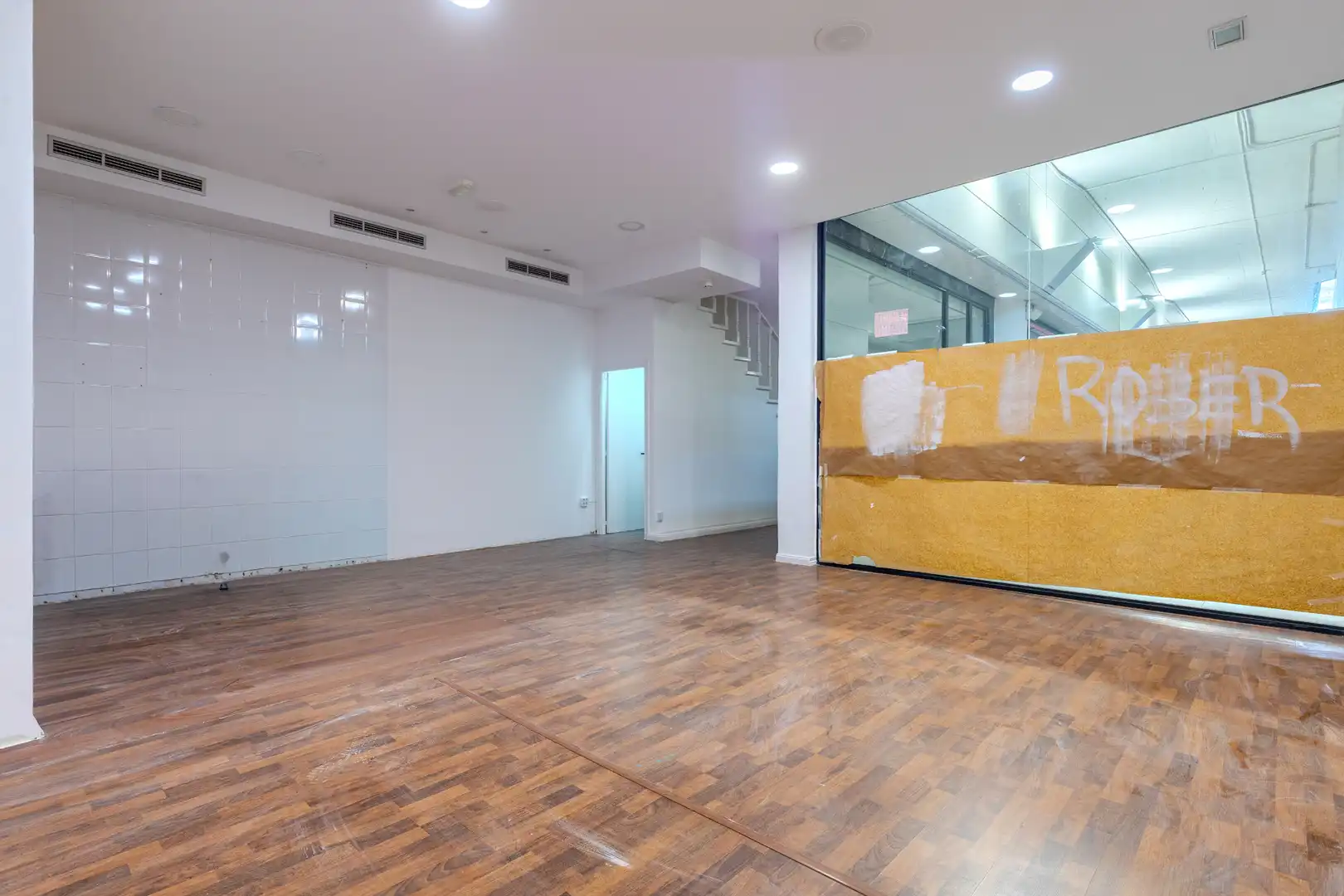 Commercial properties for sale in Fuenlabrada  with Air Conditioner, Parquet flooring and Alarm