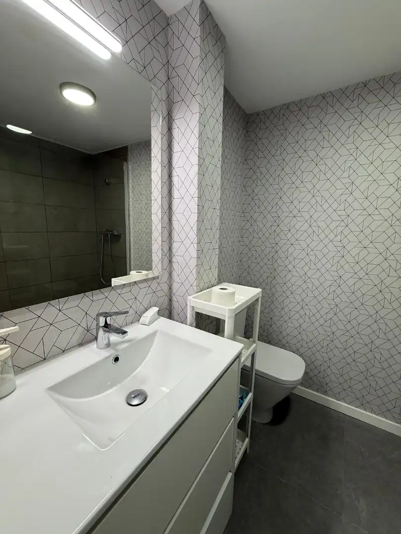 Baño de Apartamento de alquiler en Leganés con Aire acondicionado, Calefacción y Amueblado