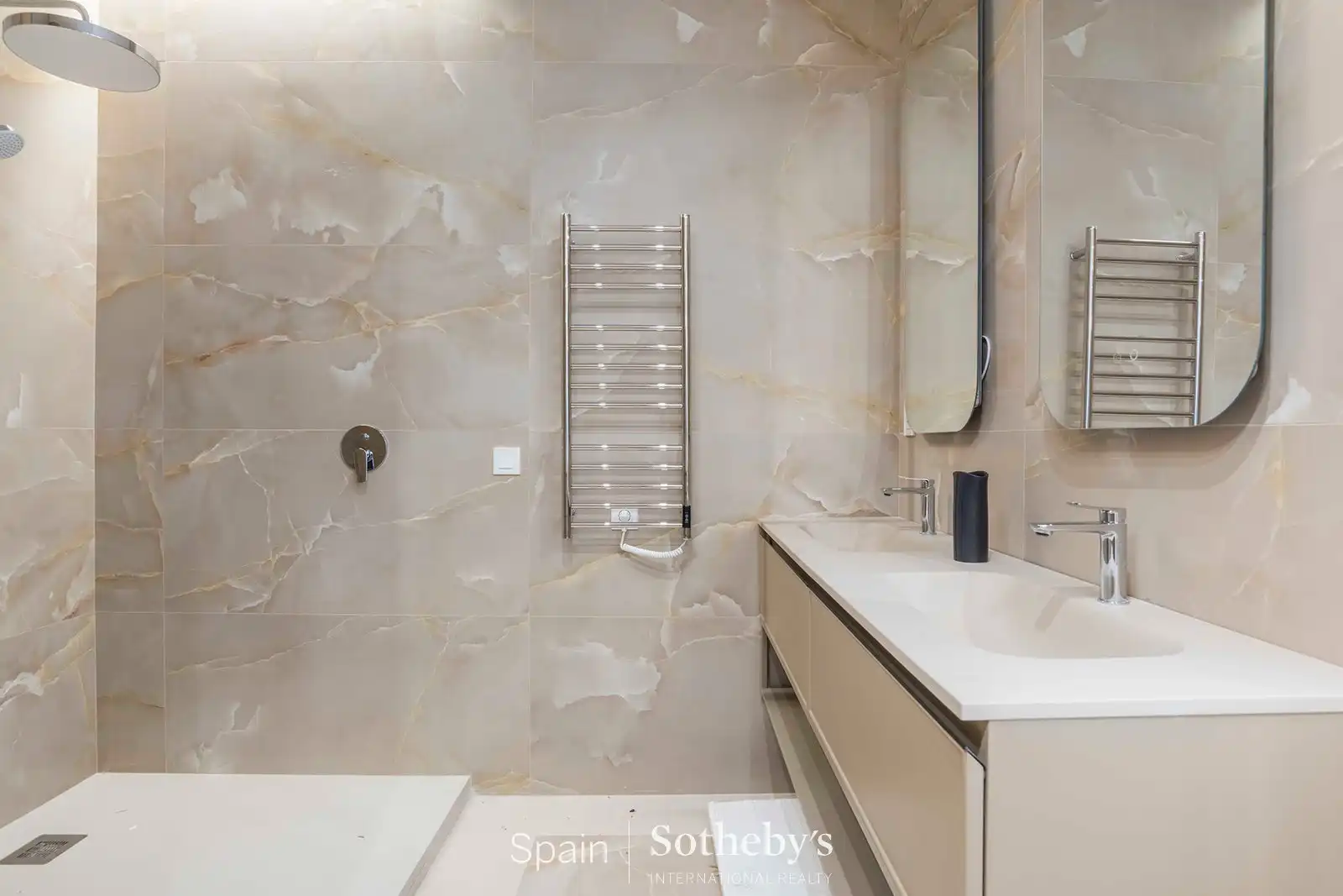 Bathroom of Apartments for sale in Madrid  with Air Conditioner and Heating