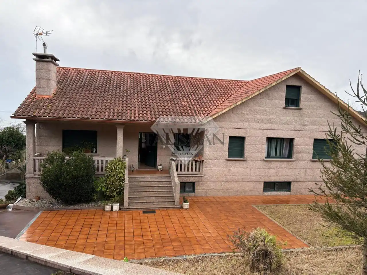 Vista exterior de Casa o xalet en venda en Marín amb Calefacció, Jardí privat i Parquet