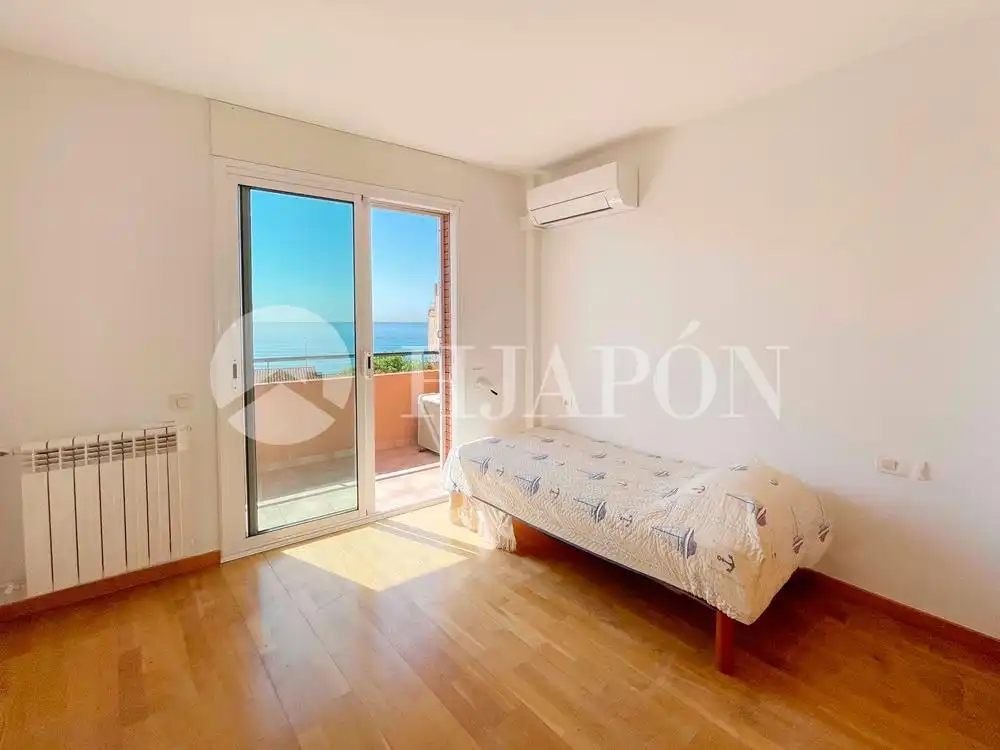 Dormitori de Casa adosada en venda en El Masnou amb Calefacció, Jardí privat i Terrassa