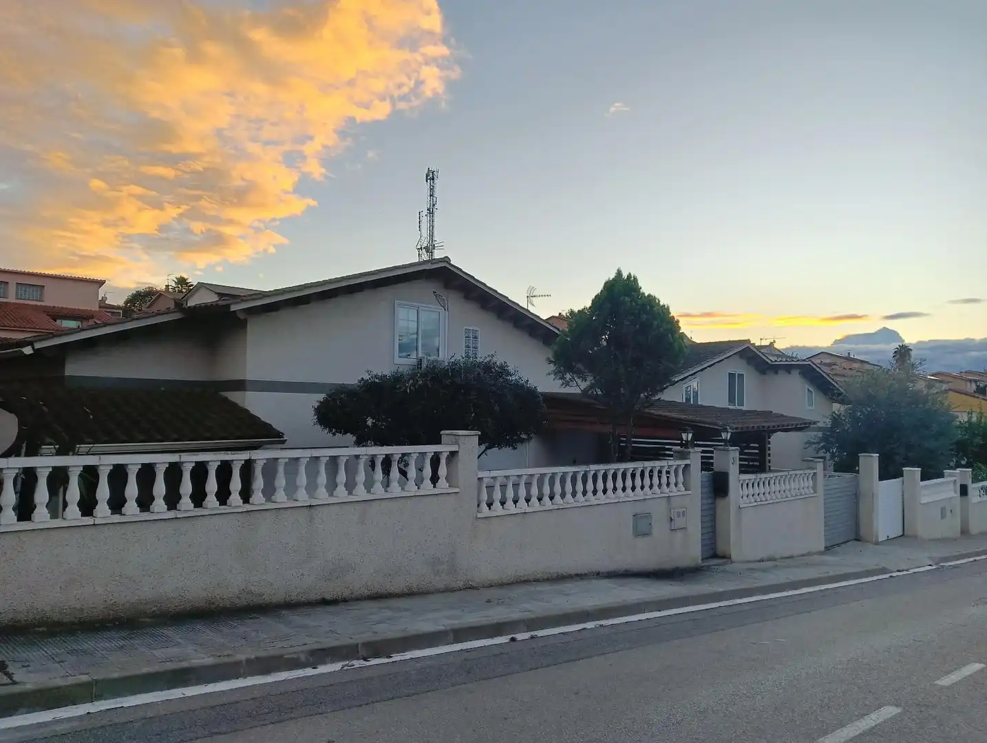 Vista exterior de Casa o xalet en venda en Lliçà d'Amunt amb Aire condicionat, Calefacció i Jardí privat