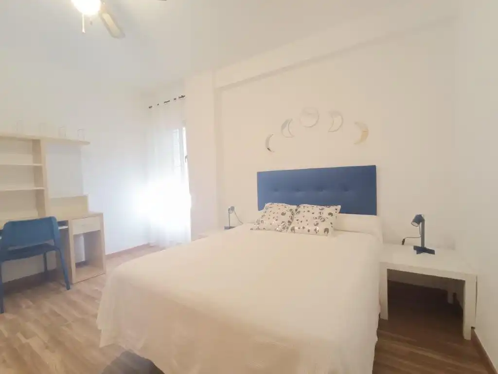 Schlafzimmer von Wohnung zur Miete in Málaga mit Klimaanlage, Heizung und Terrasse