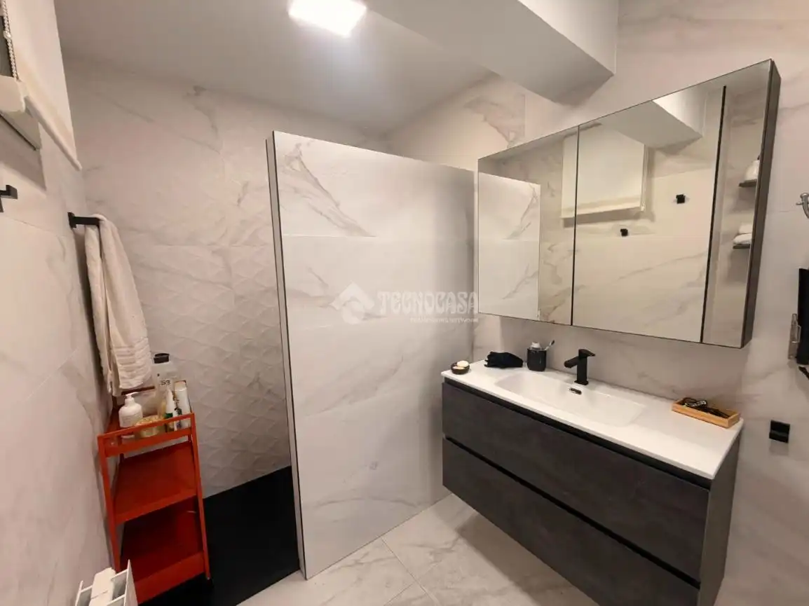 Baño de Piso en venta en Bilbao  con Calefacción, Amueblado y Balcón