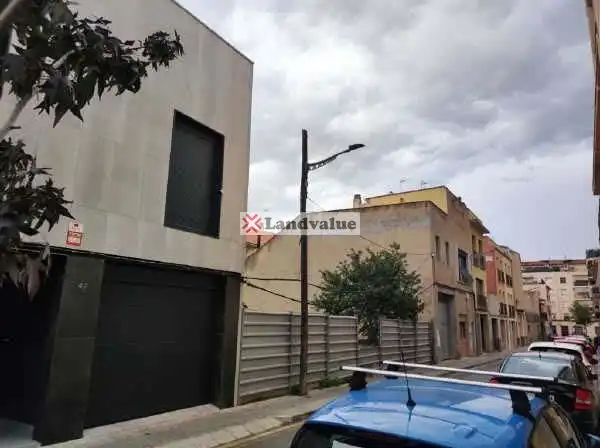 Außenansicht von Residential zum Verkauf in Barberà del Vallès