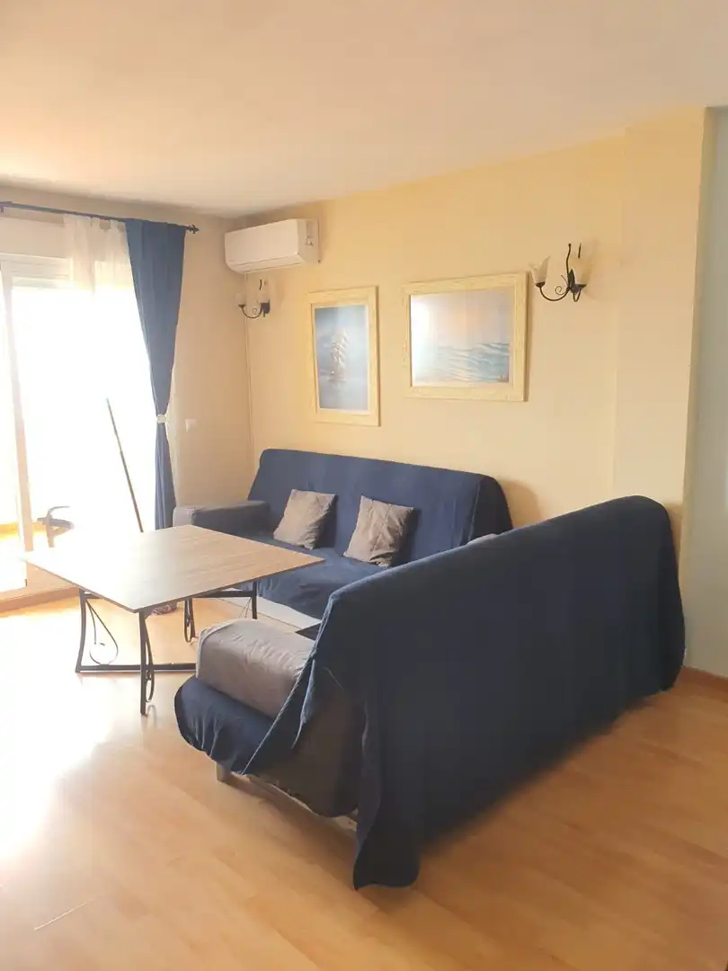 Sala d'estar de Apartament de lloguer en Fuengirola amb Aire condicionat, Calefacció i Terrassa