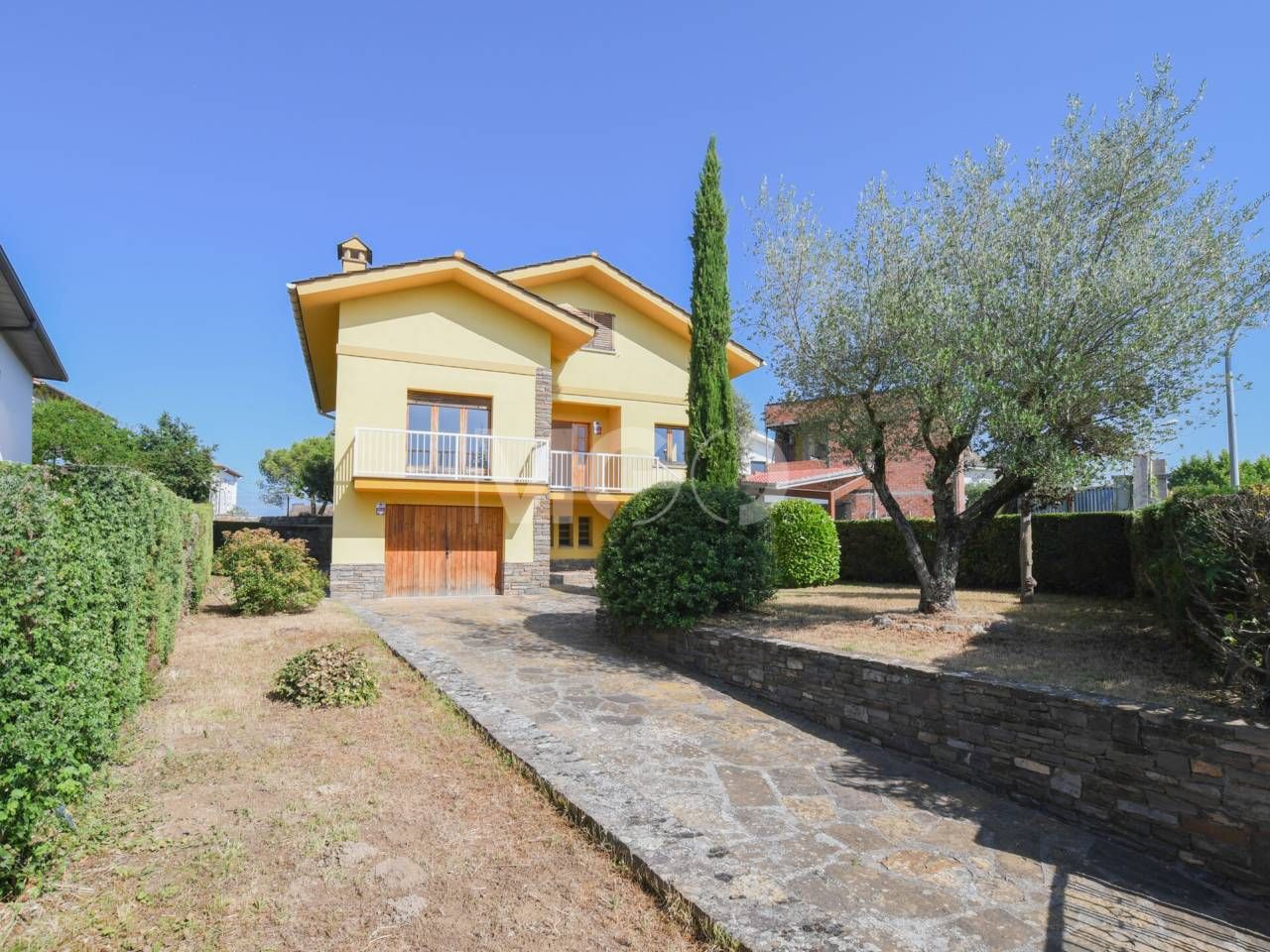 Vista exterior de Casa o xalet en venda en L'Esquirol amb Calefacció i Jardí privat