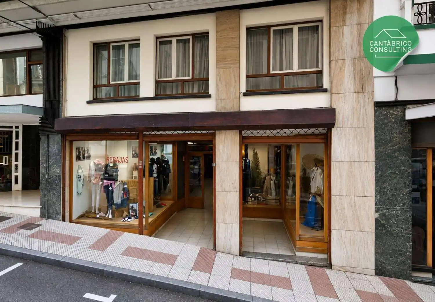 Local en venta en Navia con Amueblado