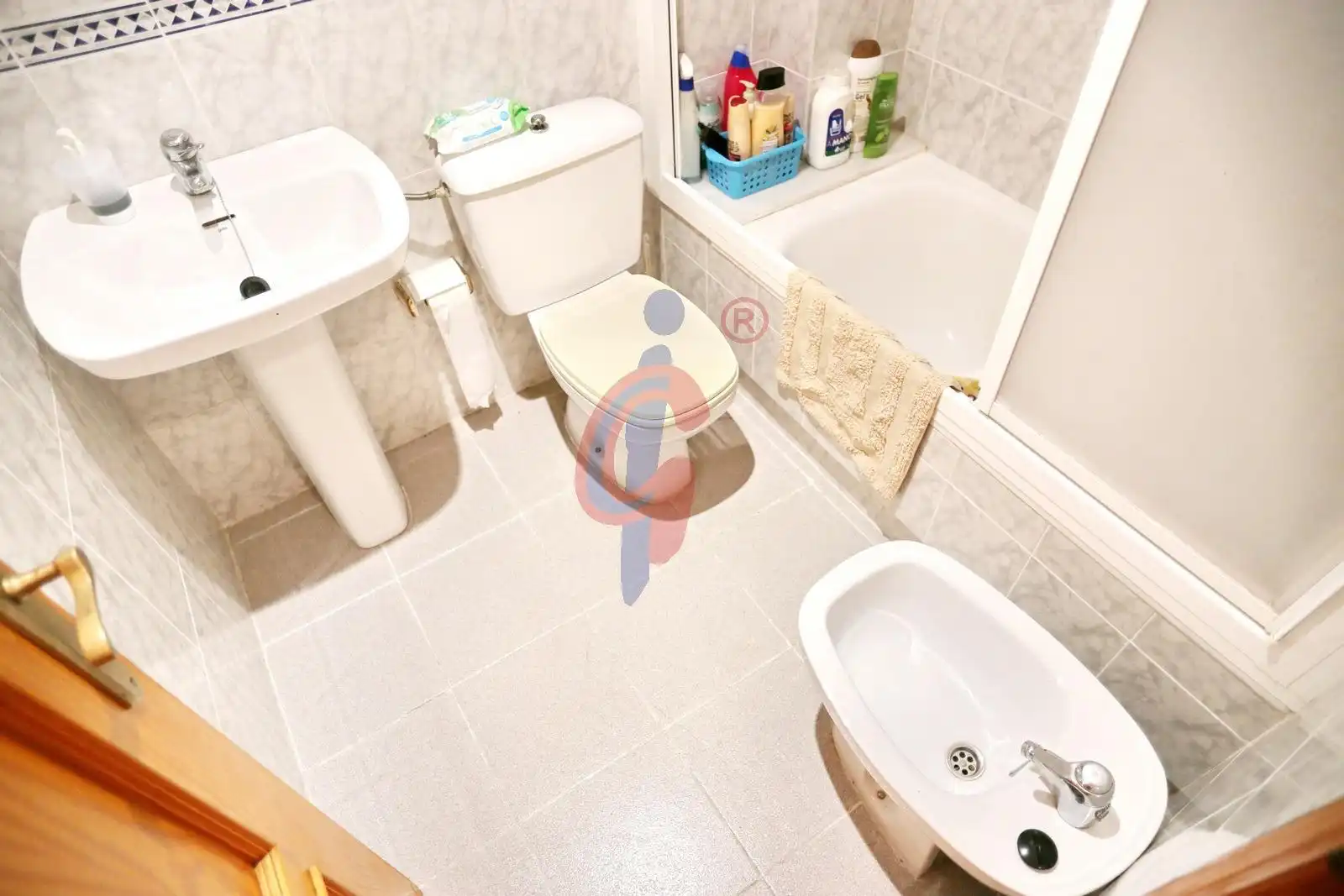 Baño de Piso en venta en Guardamar del Segura con Aire acondicionado, Terraza y Amueblado