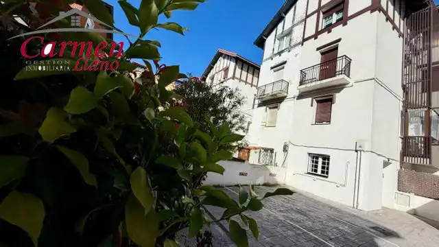 Vista exterior de Dúplex en venda en Getxo  amb Calefacció, Terrassa i Traster