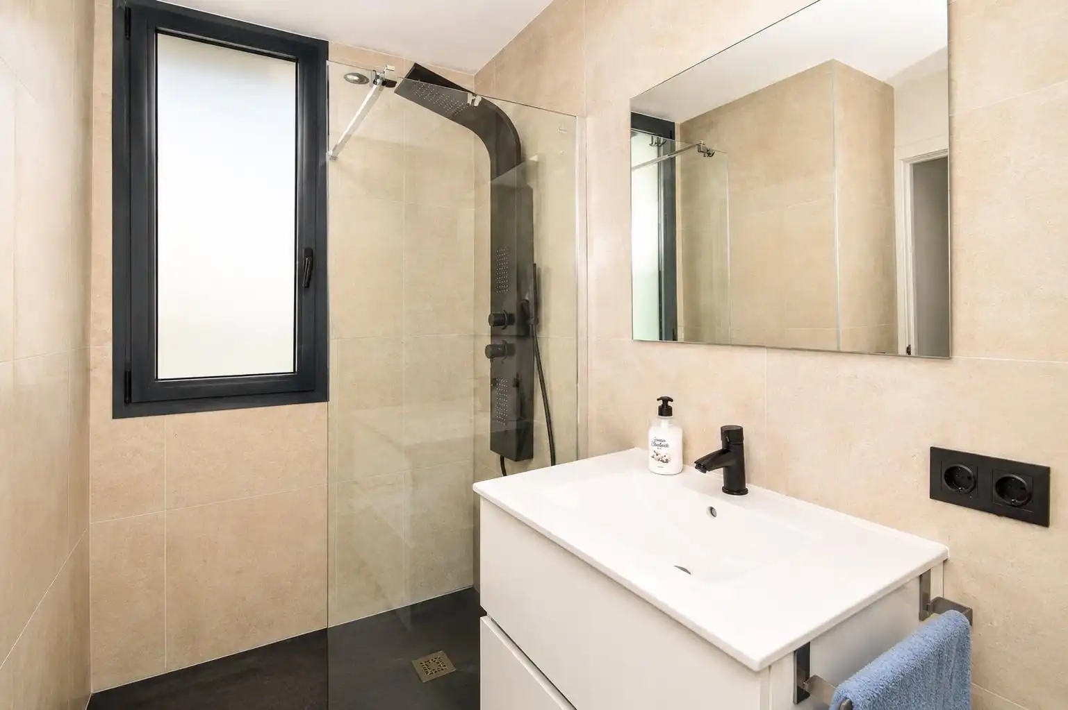 Bany de Casa o xalet en venda en Alcúdia amb Aire condicionat, Jardí privat i Terrassa