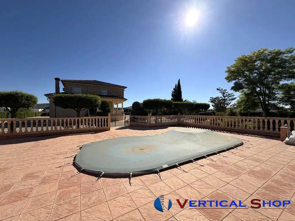 Piscina de Casa o xalet en venda en Yecla amb Aire condicionat i Calefacció