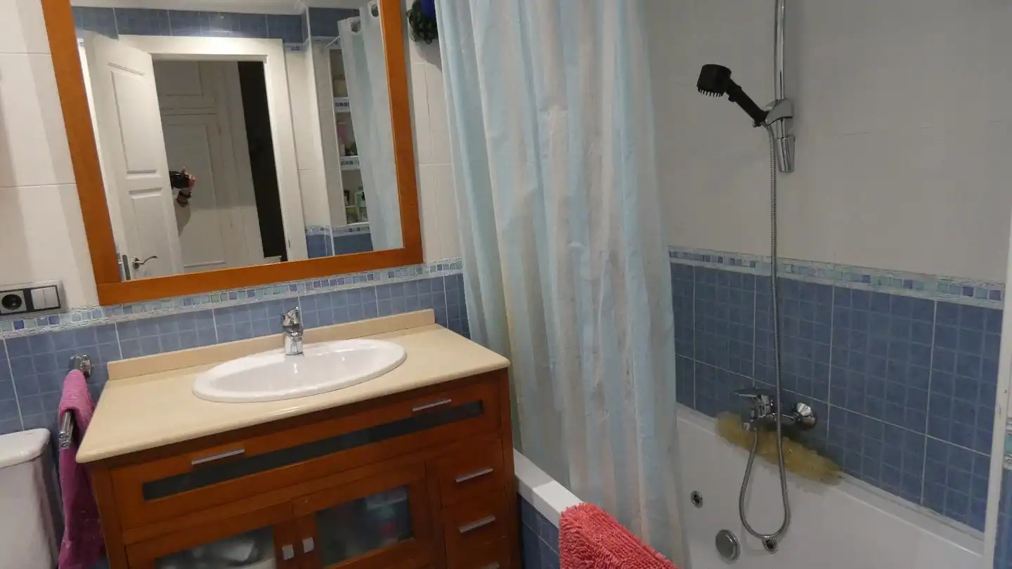 Badezimmer von Einfamilien-Reihenhaus zum Verkauf in Benalmádena mit Klimaanlage, Privatgarten und Gemeinschaftspool