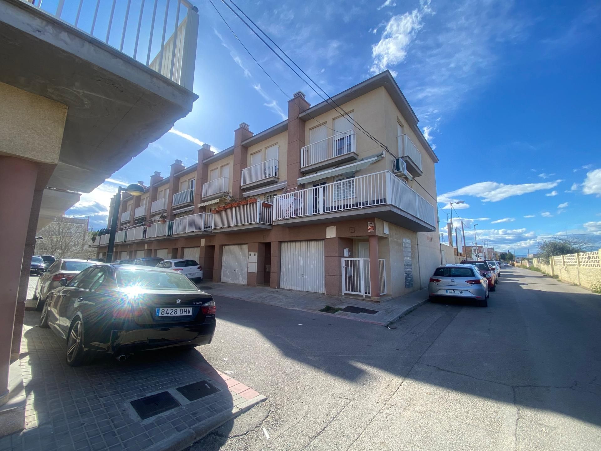Vista exterior de Casa adosada en venda en Almazora / Almassora amb Aire condicionat i Terrassa