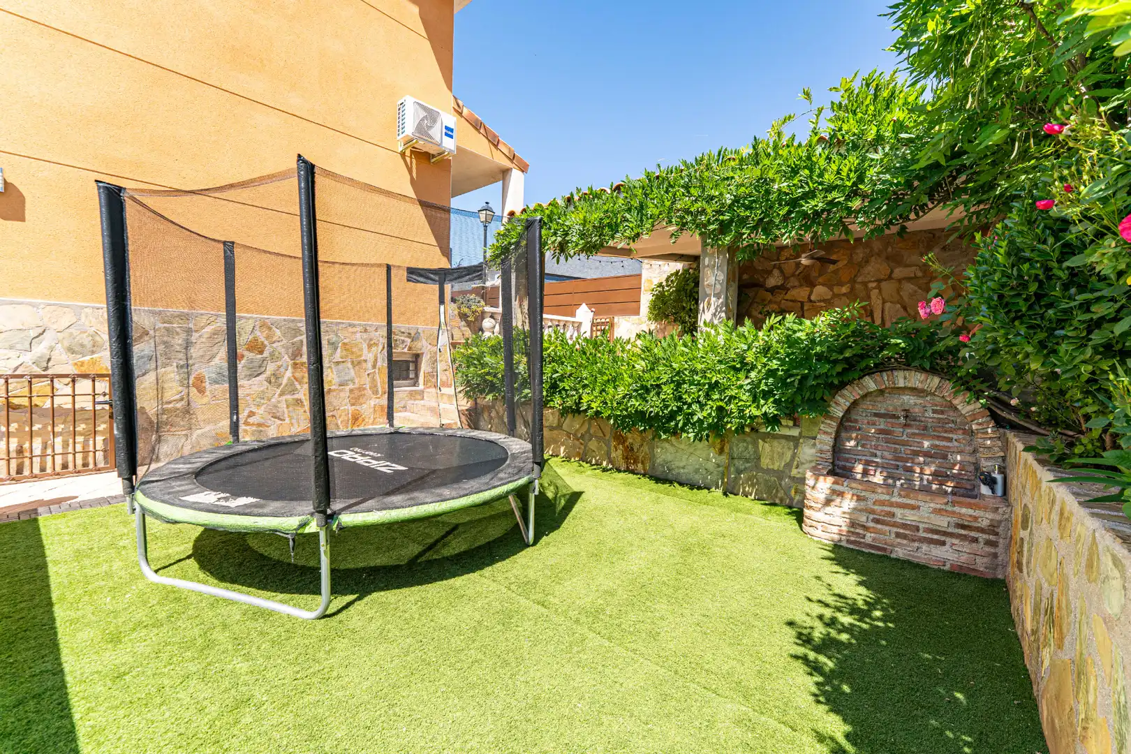 Terraza de Casa o chalet en venta en Serranillos del Valle con Aire acondicionado, Calefacción y Jardín privado