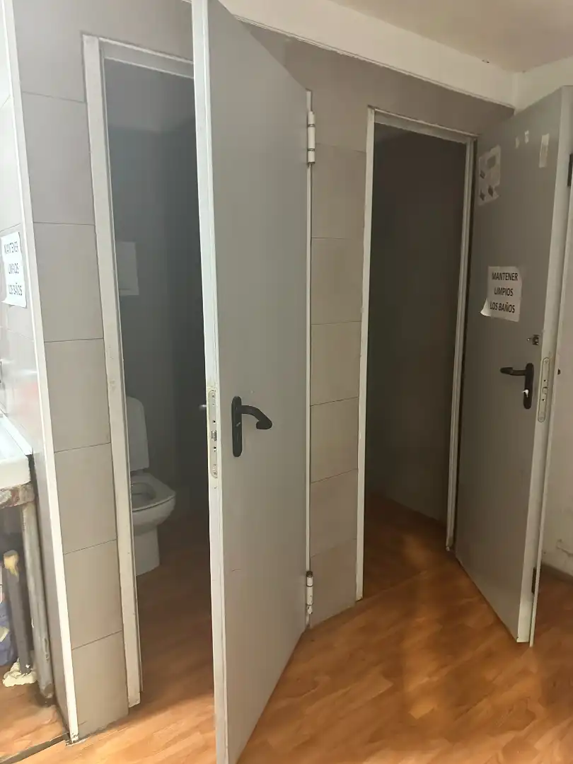 Badezimmer von Fabrikhallen zur Miete in Molins de Rei