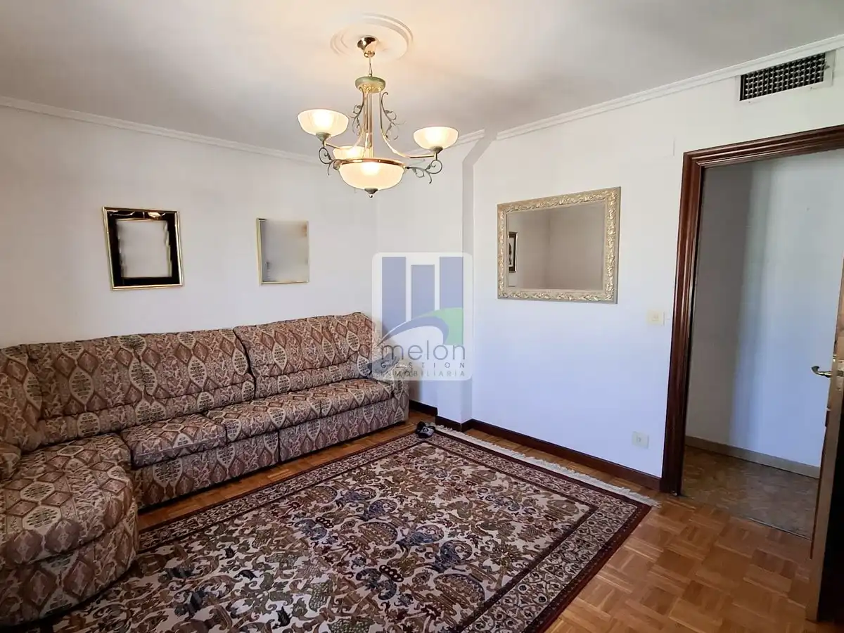 Sala de estar de Piso en venta en Burgos con Trastero