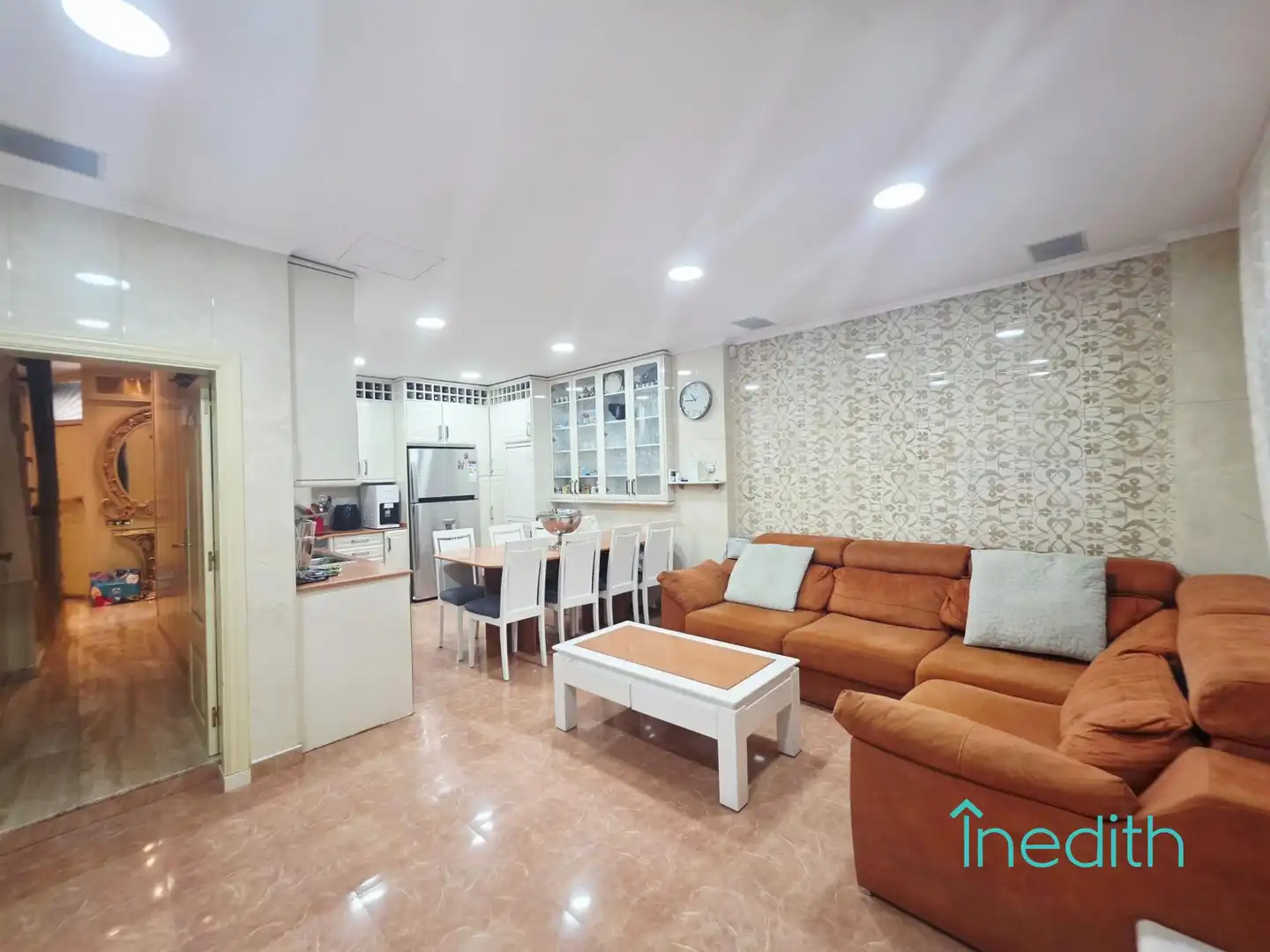 Wohnzimmer von Einfamilien-Reihenhaus zum Verkauf in Viladecans mit Klimaanlage, Heizung und Terrasse