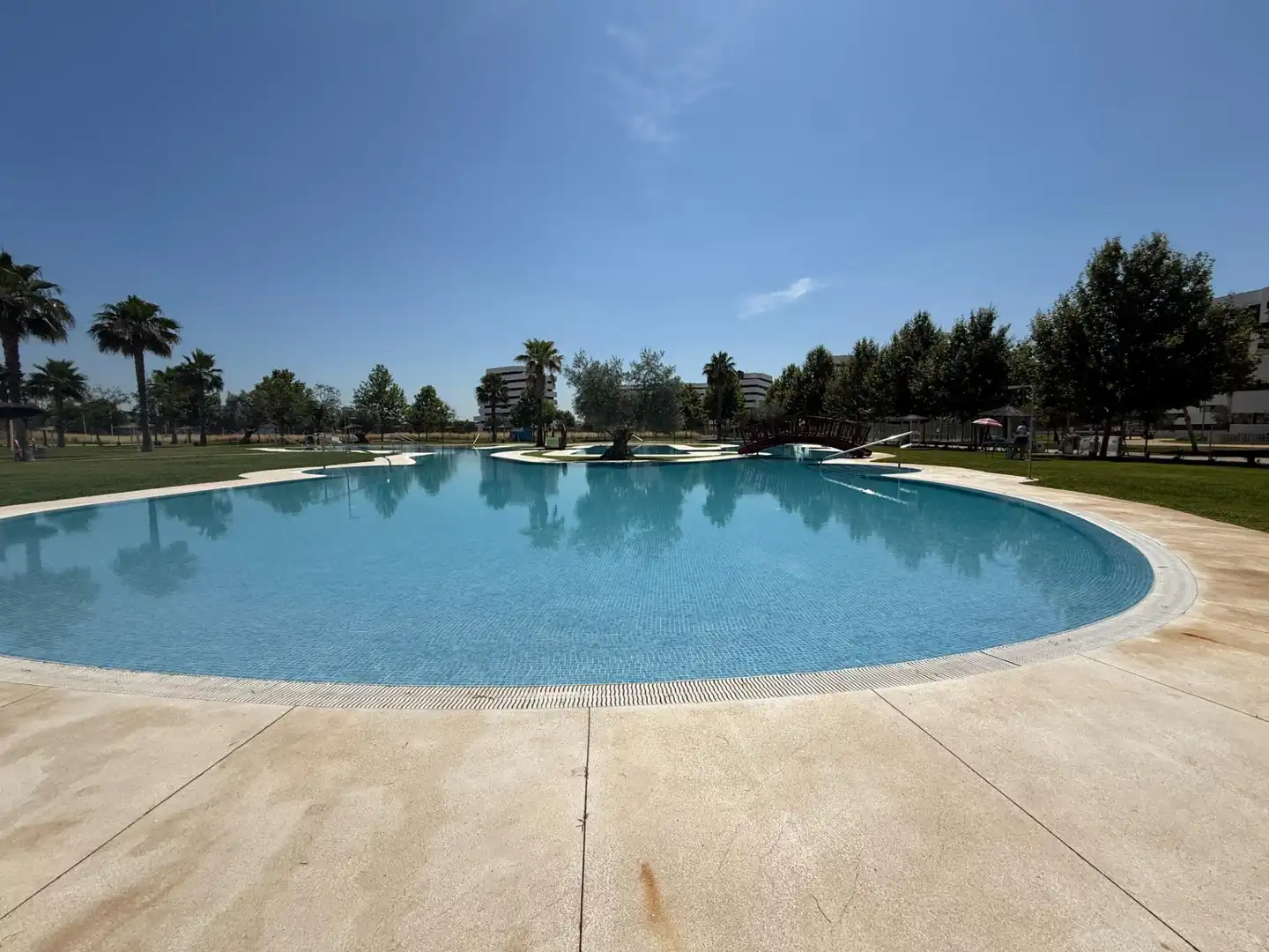 Schwimmbecken von Wohnung zur Miete in Sevilla mit Klimaanlage