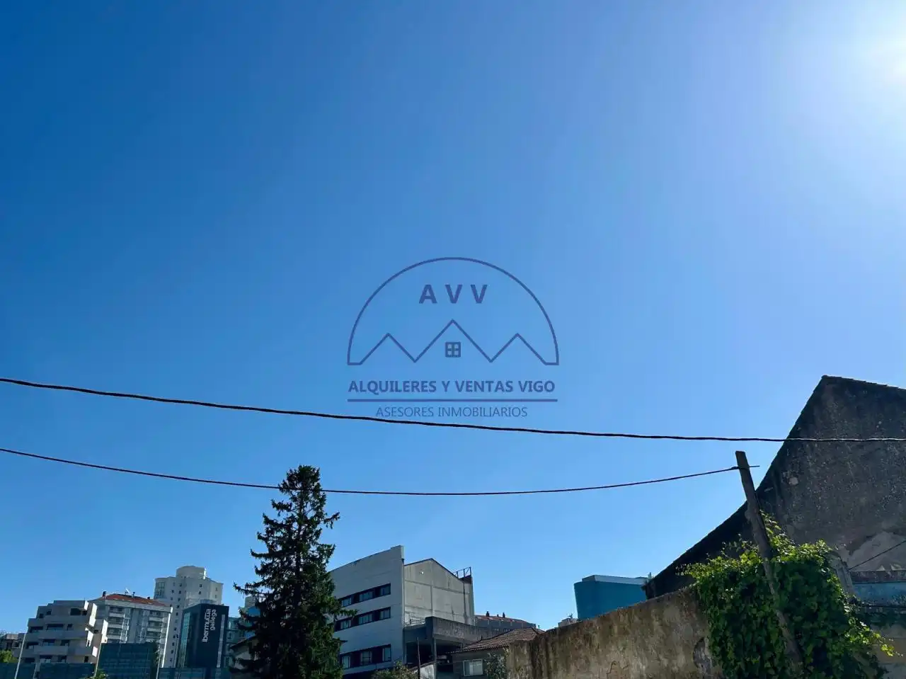 Vista exterior de Piso en venta en Vigo  con Calefacción y Balcón