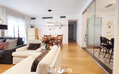 Living room of Flat for sale in Girona Capital  with Air Conditioner, Heating and Terrace