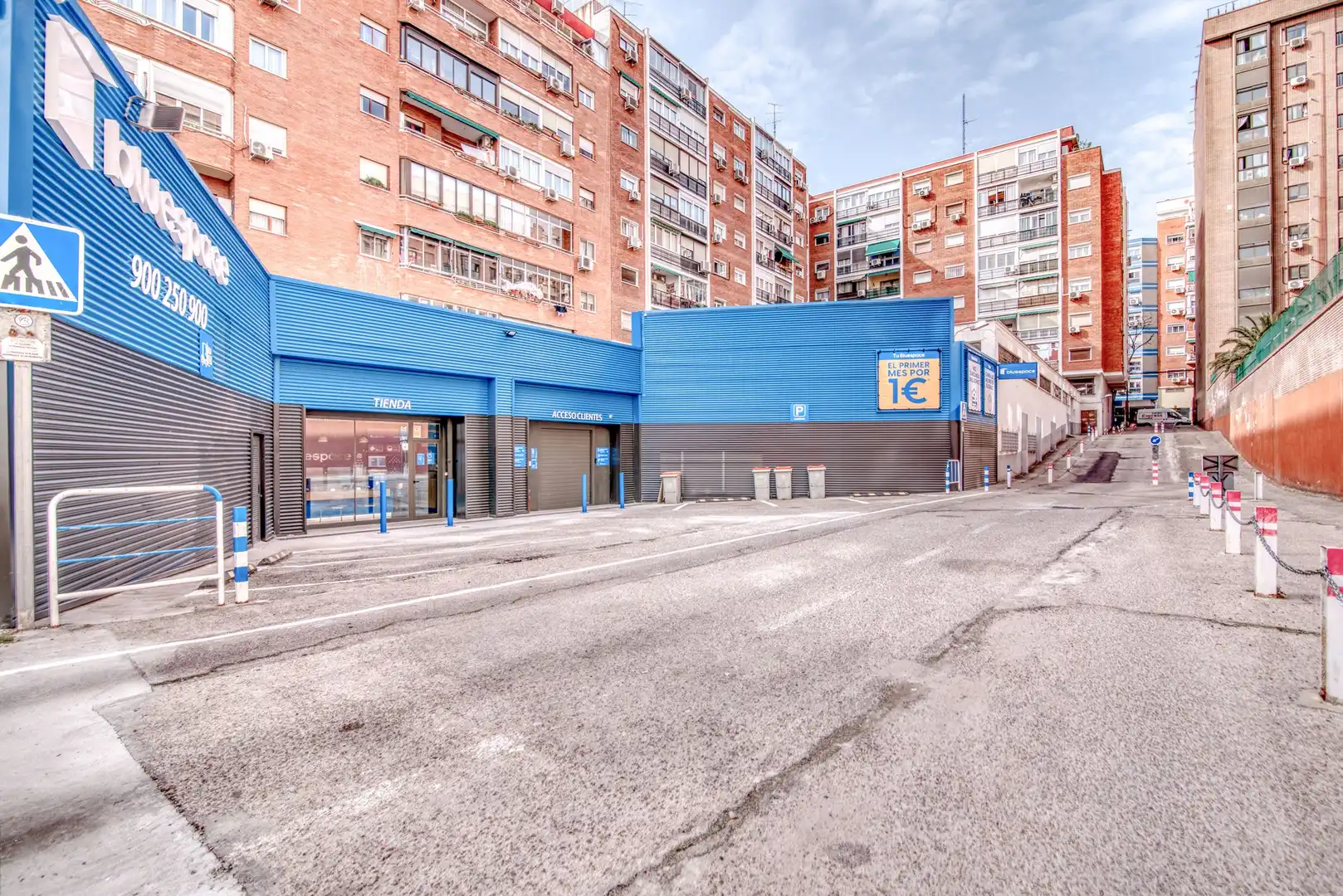 Außenansicht von Lagerraum zur Miete in Madrid mit Alarm