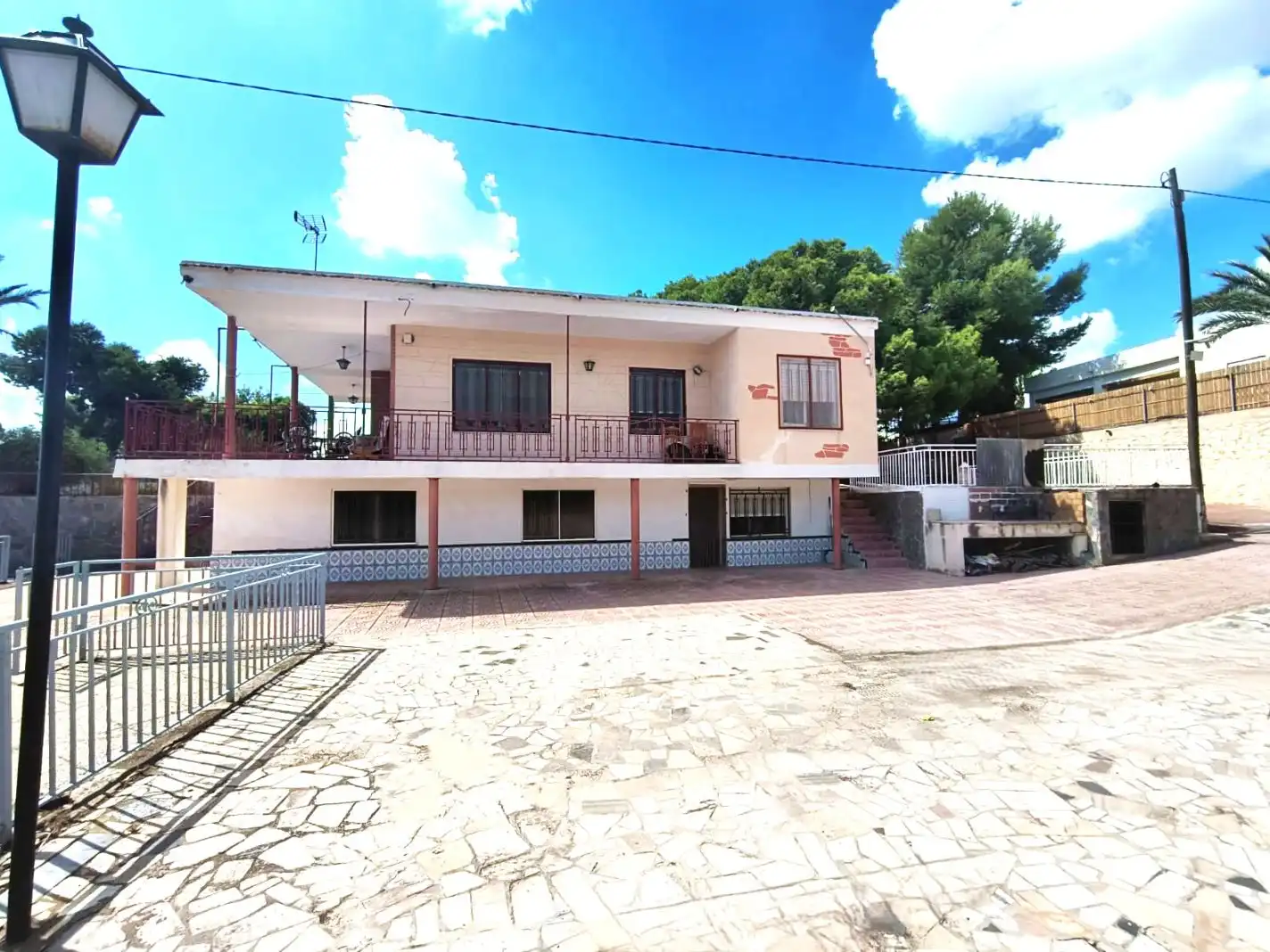 Vista exterior de Casa o xalet en venda en Crevillent amb Aire condicionat, Terrassa i Piscina