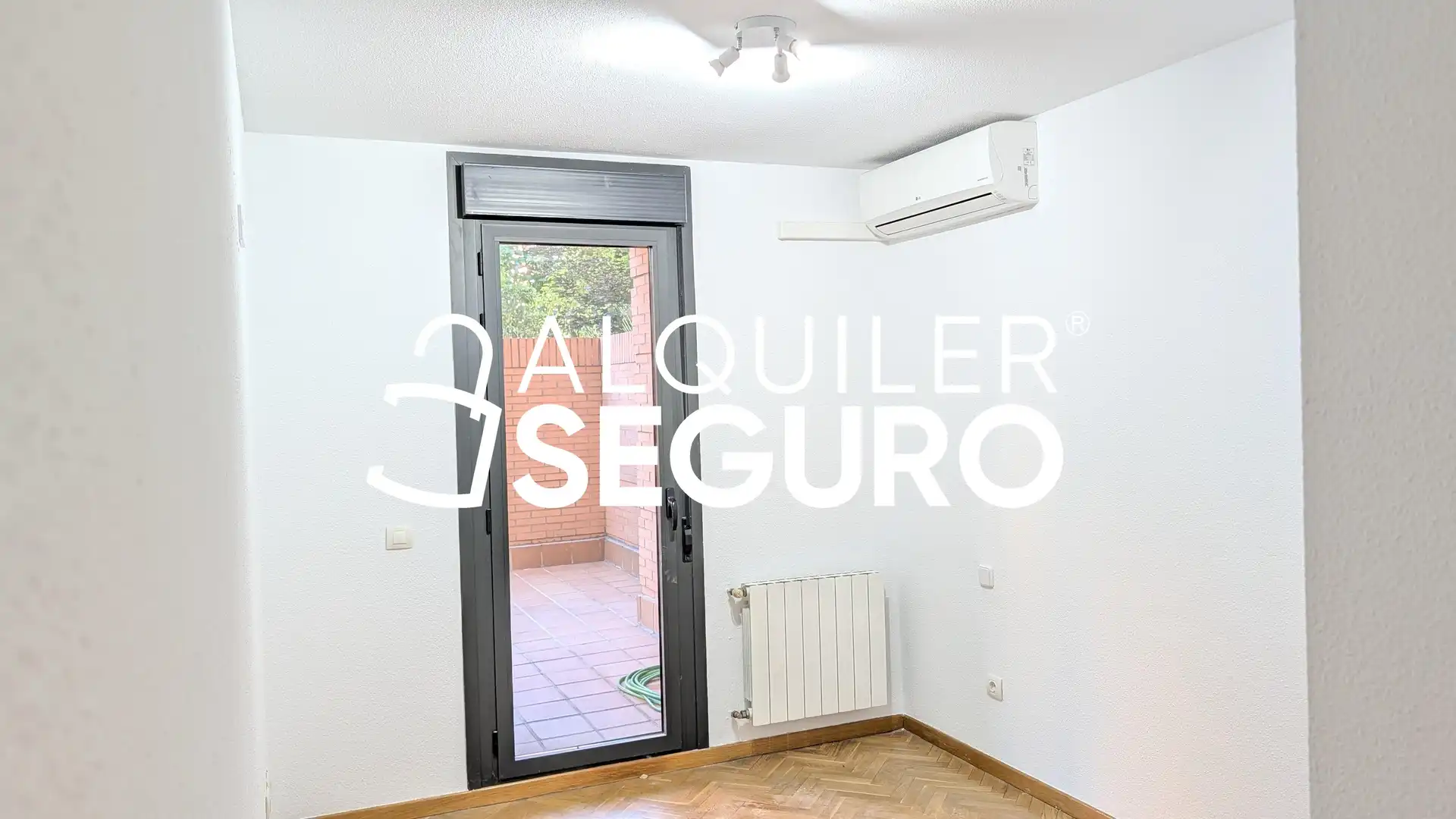 Bedroom of Flat for rent in Madrid  with Air Conditioner, Heating and Terrace