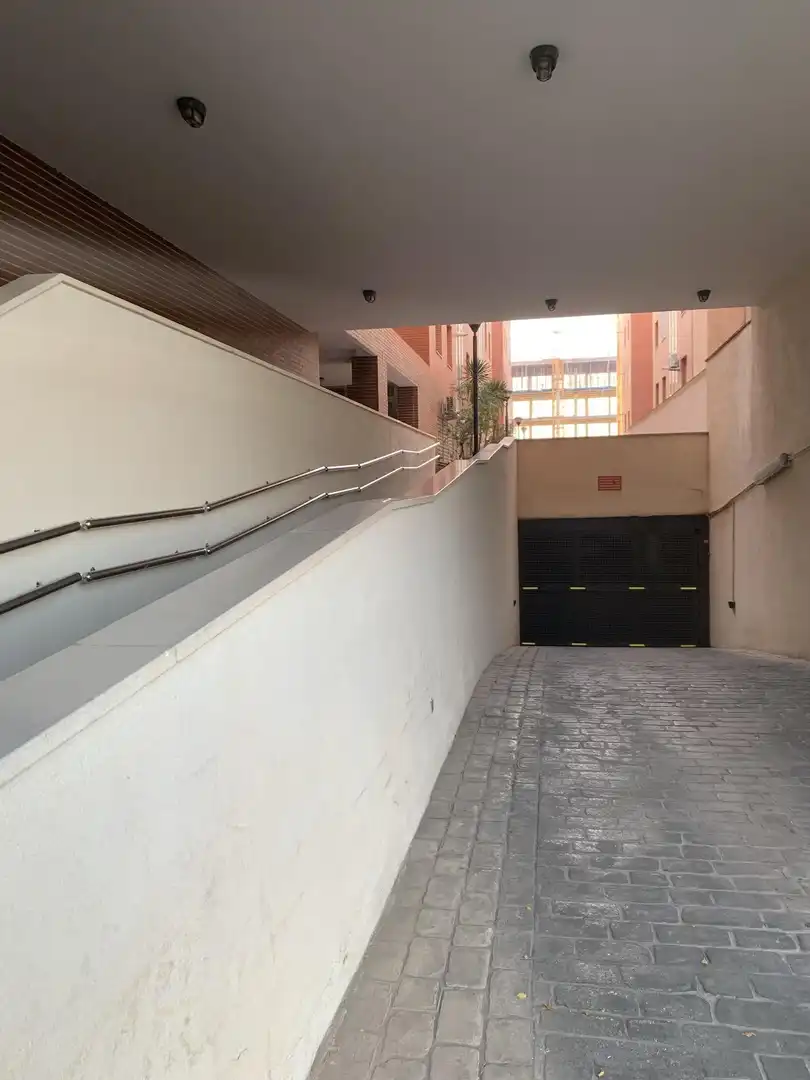 Parking of Flat for rent in Granada  with Air Conditioner, Heating and Terrace