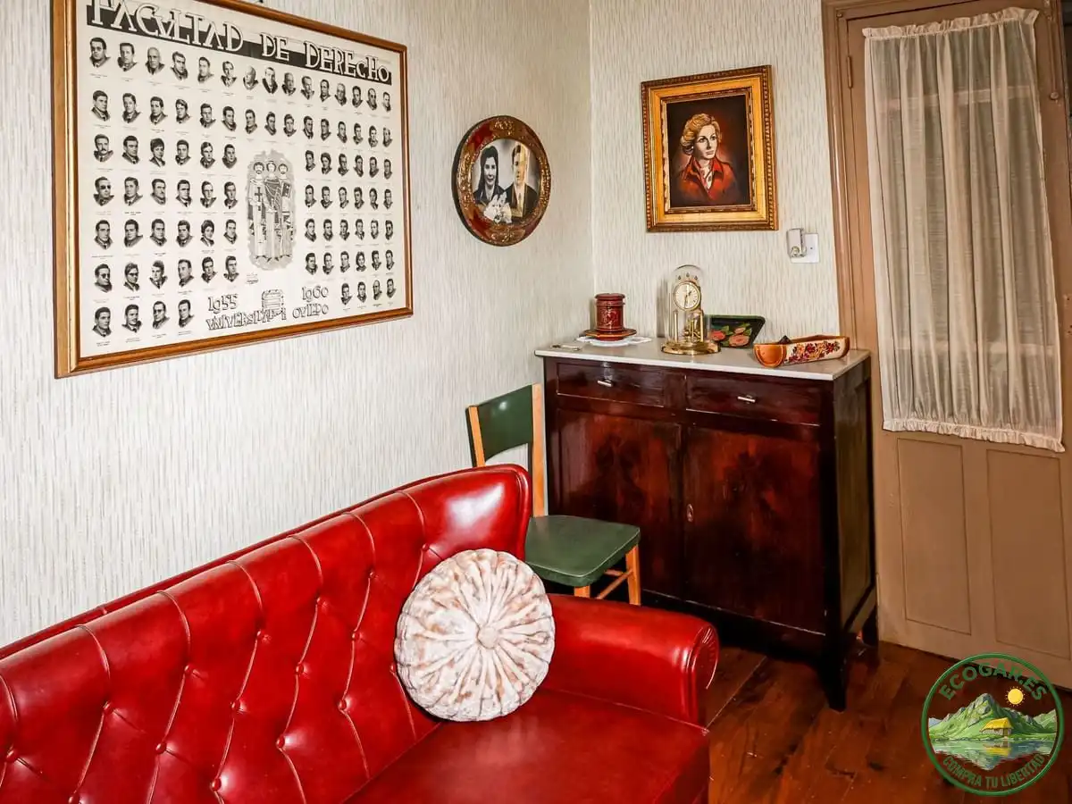 Sala d'estar de Casa o xalet en venda en Vega de Valcarce amb Calefacció, Jardí privat i Parquet