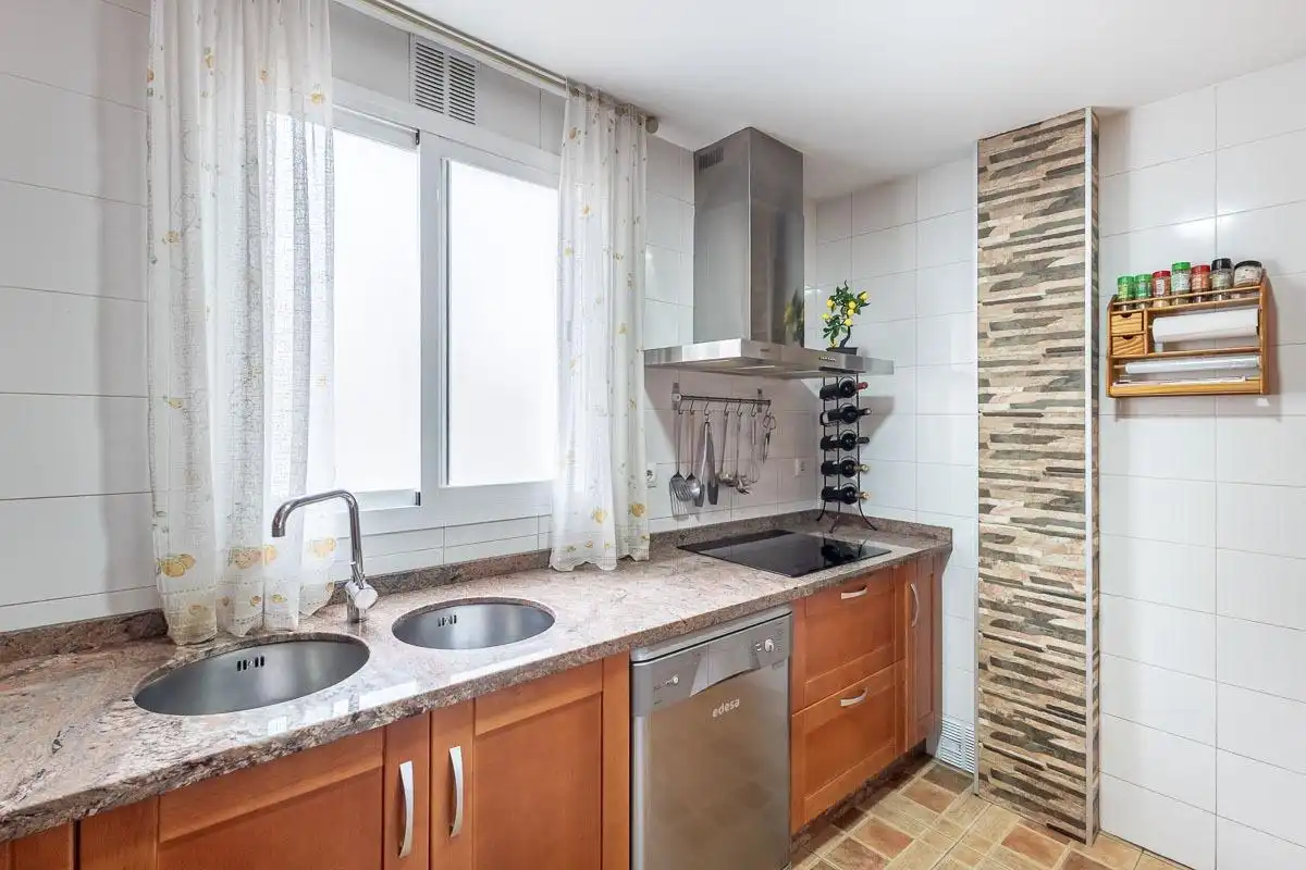 Kitchen of Flat for sale in Granada  with Air Conditioner, Heating and Storage room
